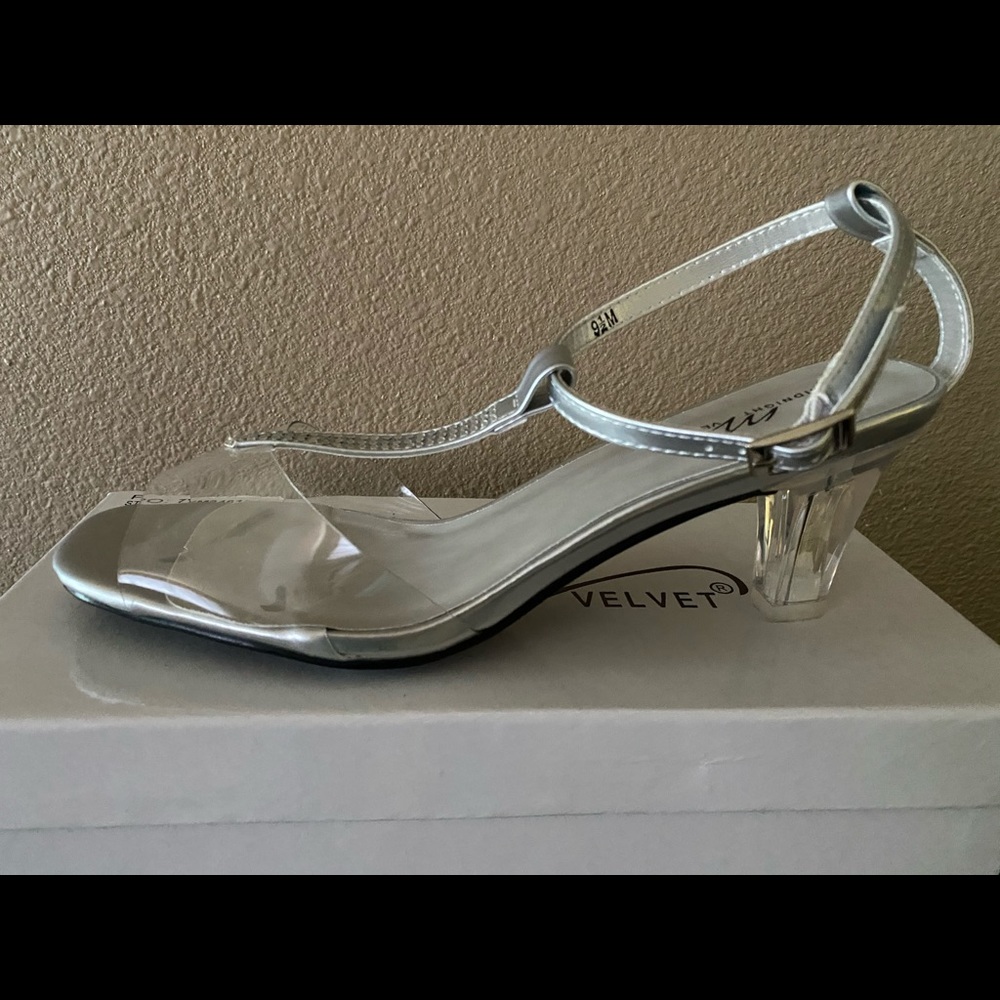 Ladies dress shoe